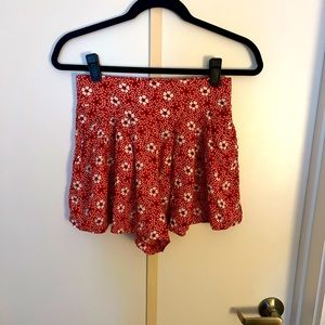 Flowy floral shorts with pockets!